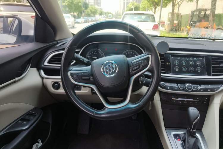 Used Buick GT 2019 15T Dual-Clutch Connected Elite Version China V Standard Steering Wheel