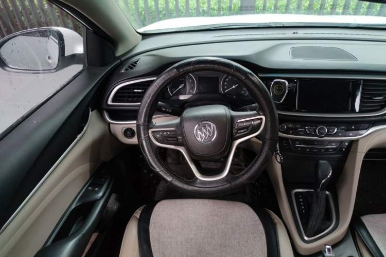 Used Buick GT 2019 15T Dual-Clutch Connected Elite Model China VI Steering Wheel