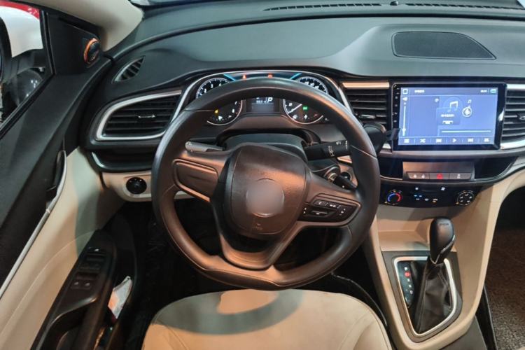 Used Buick GT 2019 15T Dual-Clutch Advanced Version China VI Standard Steering Wheel