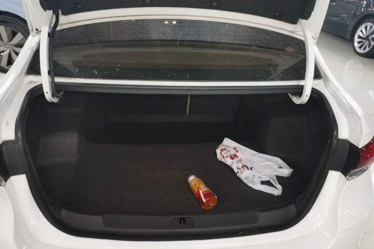 Used Buick GT 2019 15T Dual-Clutch Connected Elite Model China VI Trunk