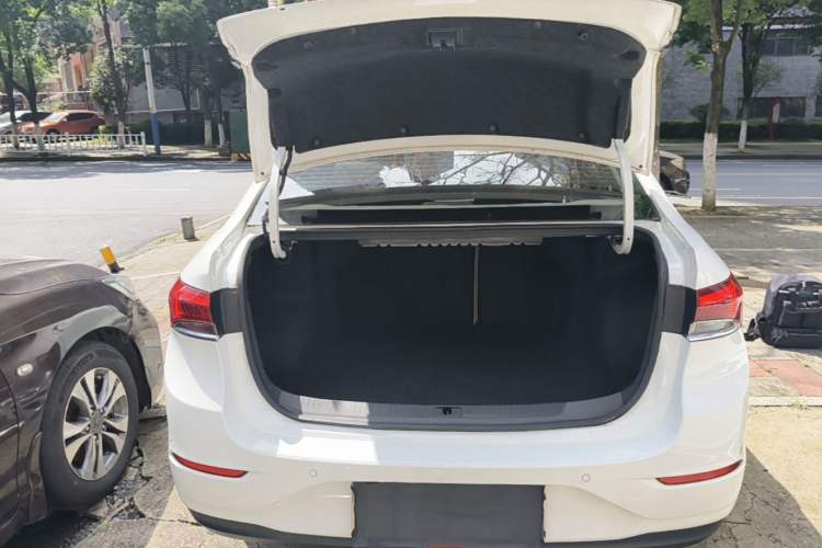 Used Buick GT 2019 15T Dual-Clutch Connected Elite Model China VI Trunk