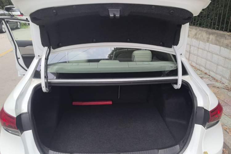 Used Buick GT 2019 15T Manual Elite Version China VI Standard Trunk