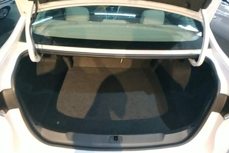Used Buick GT 2019 15T Dual-Clutch Connected Elite Model China VI Trunk