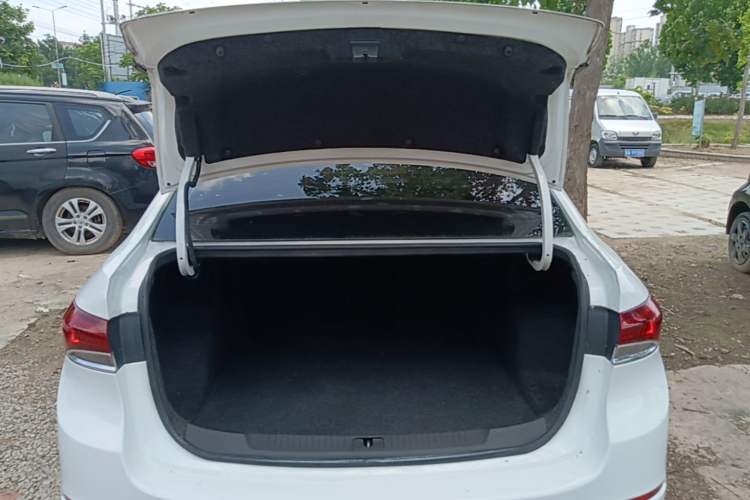 Used Buick GT 2019 18T Automatic Connected Elite Model China VI Standard Trunk