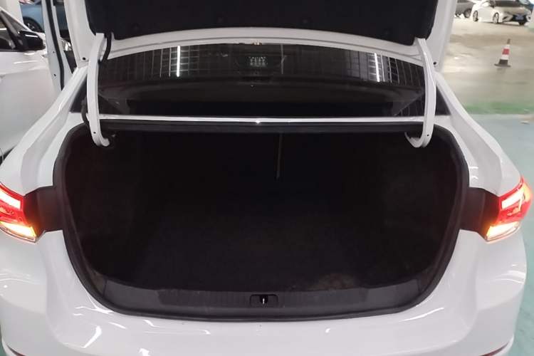 Used Buick GT 2019 15T Dual-Clutch Connected Elite Model China VI Trunk