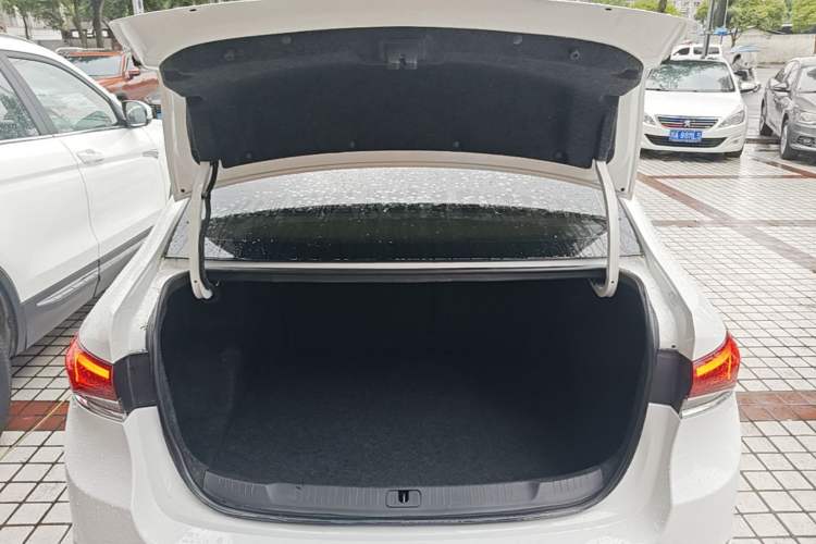 Used Buick GT 2019 18T Automatic Connected Elite Model China VI Standard Trunk