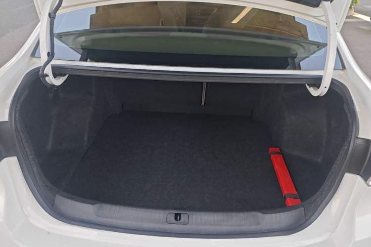 Used Buick GT 2019 15T Dual-Clutch Connected Elite Model China VI Trunk