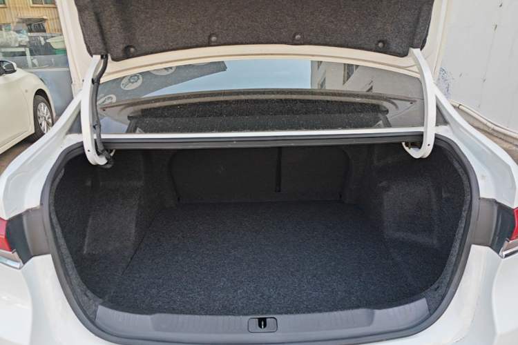 Used Buick GT 2019 18T Automatic Connected Elite Model China VI Standard Trunk
