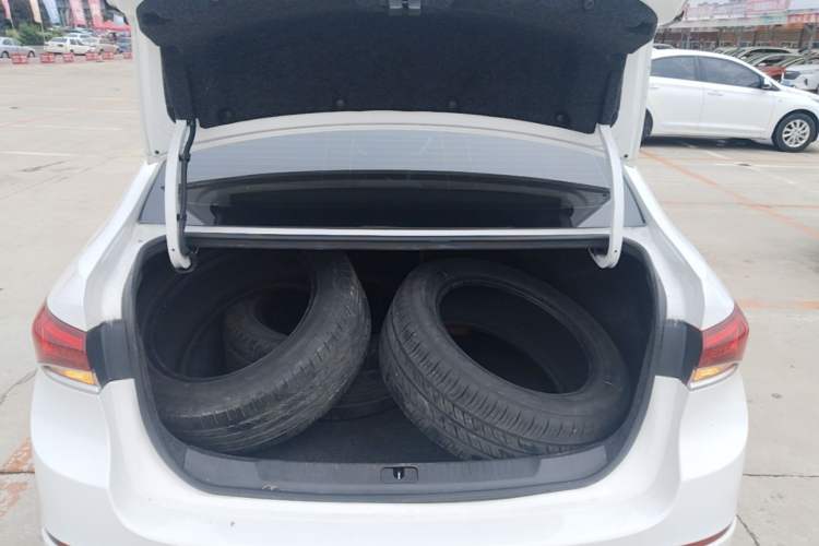 Used Buick GT 2019 15T Dual-Clutch Connected Elite Model China VI Trunk