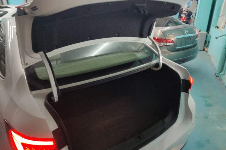 Used Buick GT 2019 15T Dual-Clutch Connected Elite Model China VI Trunk