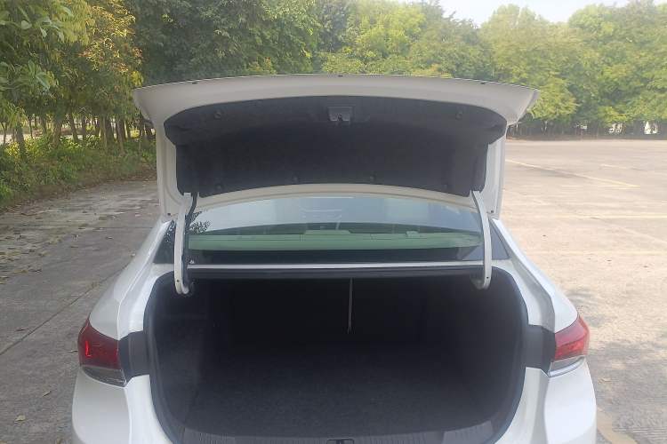 Used Buick GT 2019 15T Dual-Clutch Connected Elite Model China VI Trunk