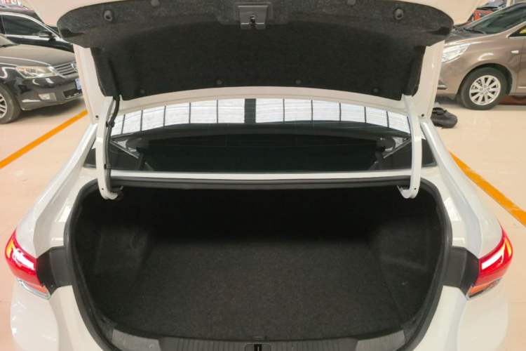 Used Buick GT 2019 18T Automatic Connected Elite Model China VI Standard Trunk