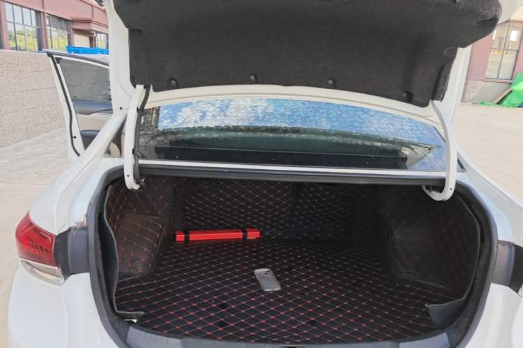 Used Buick GT 2019 15T Dual-Clutch Connected Elite Model China VI Trunk