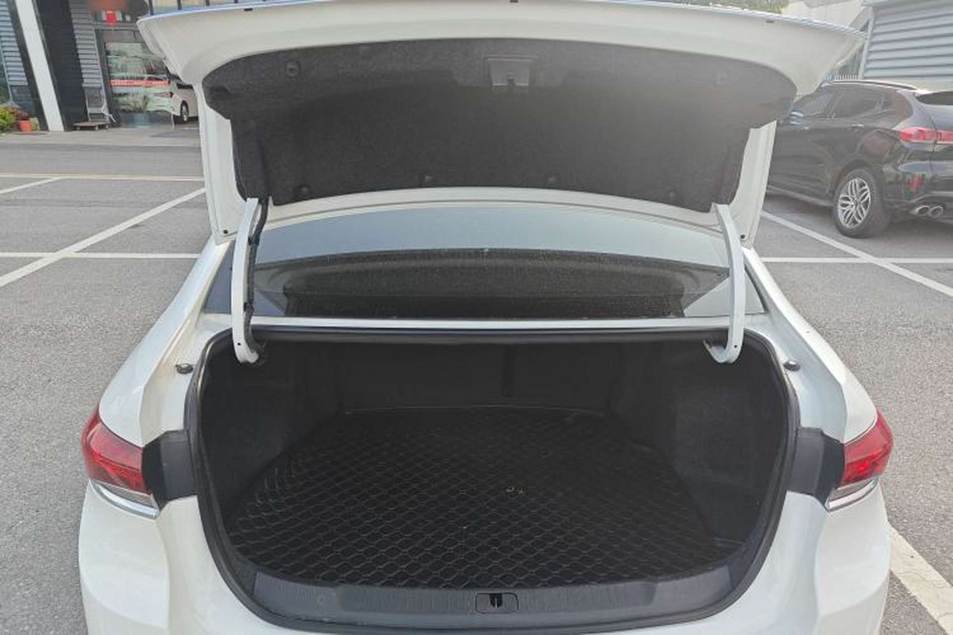 Used Buick GT 2019 18T Automatic Connected Elite Model China VI Standard Trunk