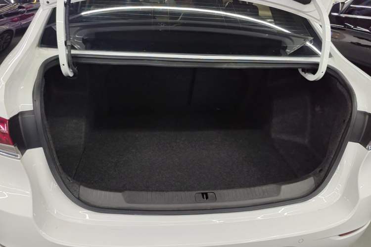 Used Buick GT 2019 18T Automatic Connected Elite Model China VI Standard Trunk