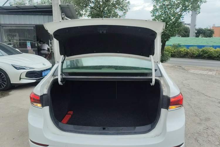 Used Buick GT 2019 15T Dual-Clutch Connected Elite Model China VI Trunk