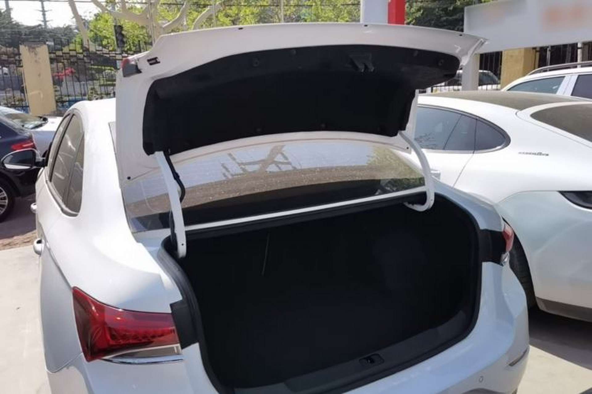 Used Buick GT 2019 15T Dual-Clutch Connected Elite Model China VI Trunk