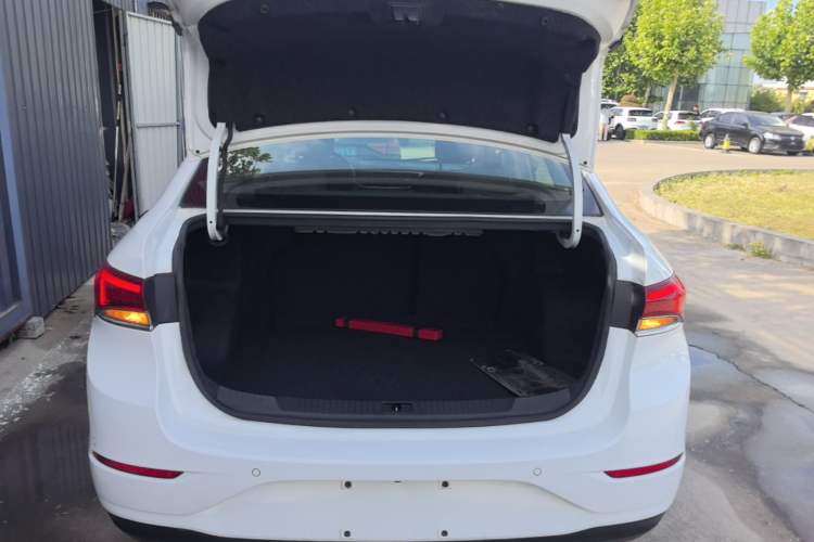 Used Buick GT 2019 18T Automatic Connected Elite Model China VI Standard Trunk