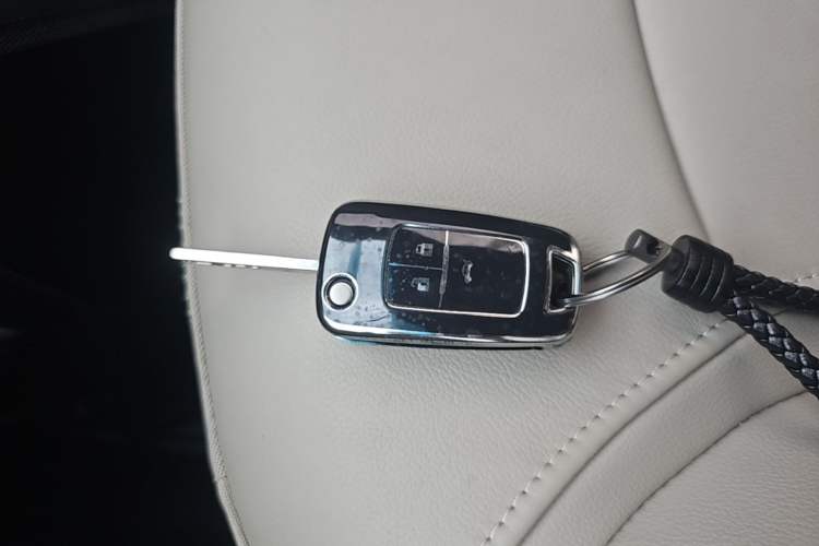 Used Buick GT 2019 15T Manual Elite Version China VI Standard Vehicle Key