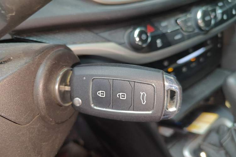 Used Buick GT 2019 18T Automatic Connected Elite Model China VI Standard Vehicle Key