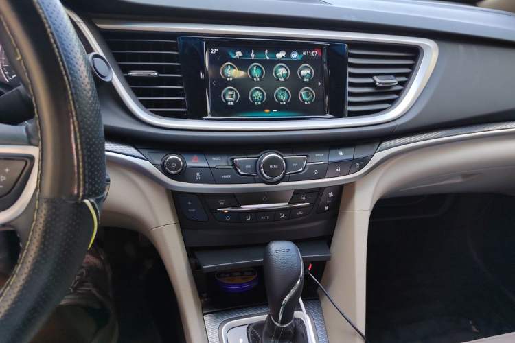 Used Buick GT 2019 15T Dual-Clutch Connected Elite Model China VI Audio And AC Panel