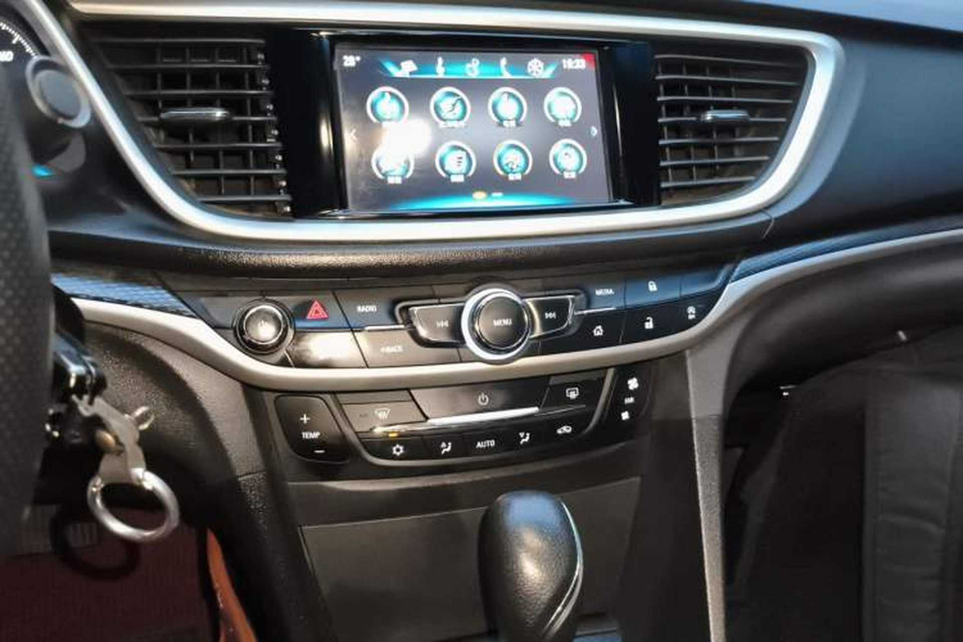 Used Buick GT 2019 18T Automatic Connected Elite Model China V Standard Audio And AC Panel