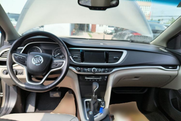 Used Buick GT 2019 15T Dual-Clutch Connected Elite Model China VI Center Console