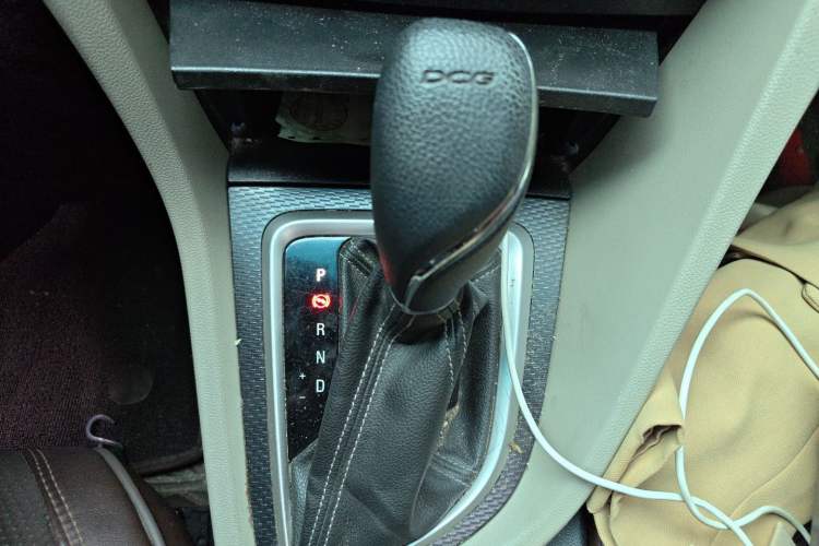 Used Buick GT 2019 15T Dual-Clutch Connected Elite Model China VI Gear Lever