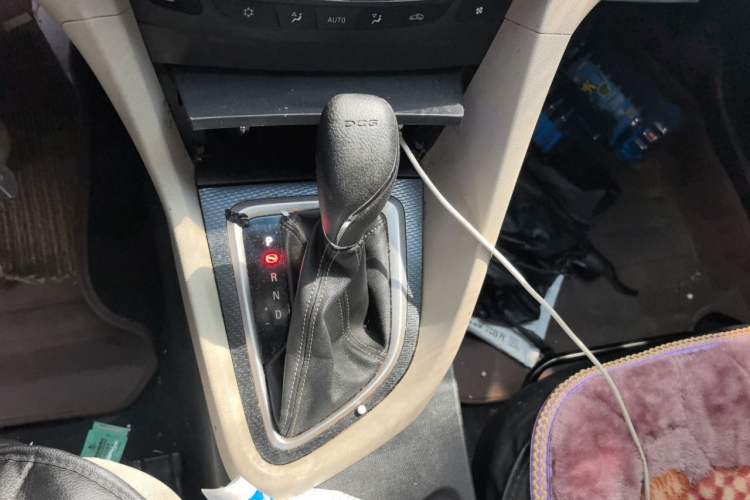 Used Buick GT 2019 15T Dual-Clutch Connected Elite Version China V Standard Gear Lever