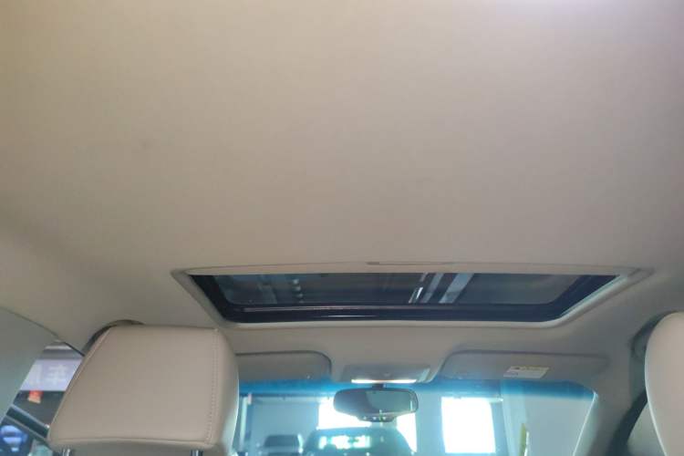 Used Buick GT 2019 15T Dual-Clutch Connected Elite Model China VI Headliner