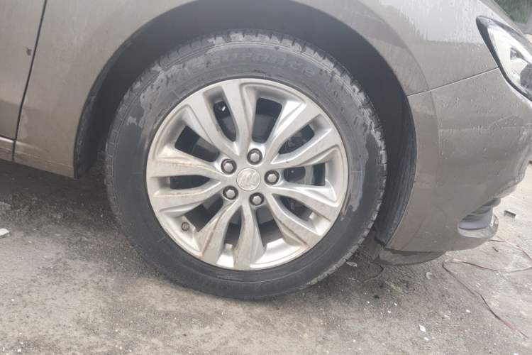 Used Buick GT 2019 15T Dual-Clutch Connected Elite Version China V Standard Right Front Wheel Hub