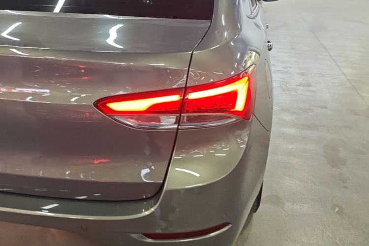 Used Buick GT 2019 18T Automatic Connected Elite Model China VI Standard Right Rear Taillight