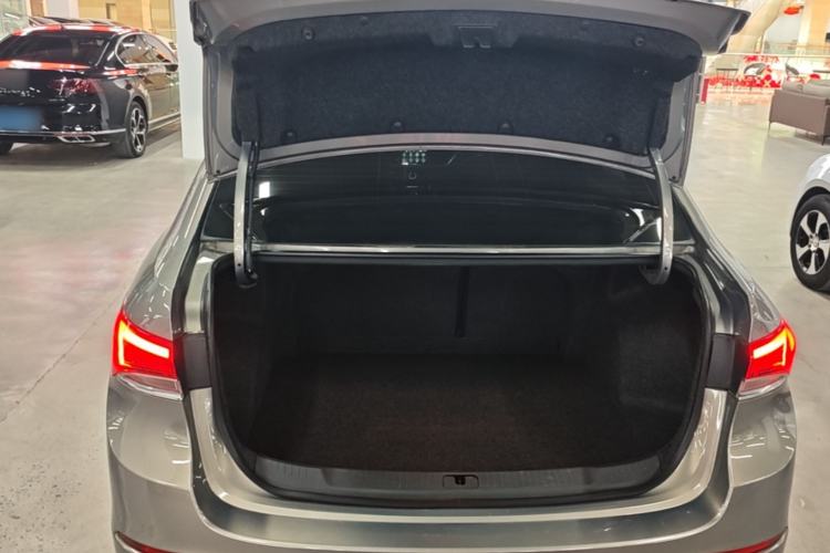 Used Buick GT 2019 18T Automatic Connected Elite Model China VI Standard Trunk