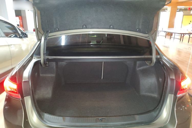 Used Buick GT 2019 15T Dual-Clutch Connected Elite Model China VI Trunk