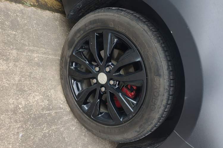 Used Buick GT 2021 Revised Version Flagship 1.5L Automatic Elite Edition Right Front Wheel Hub