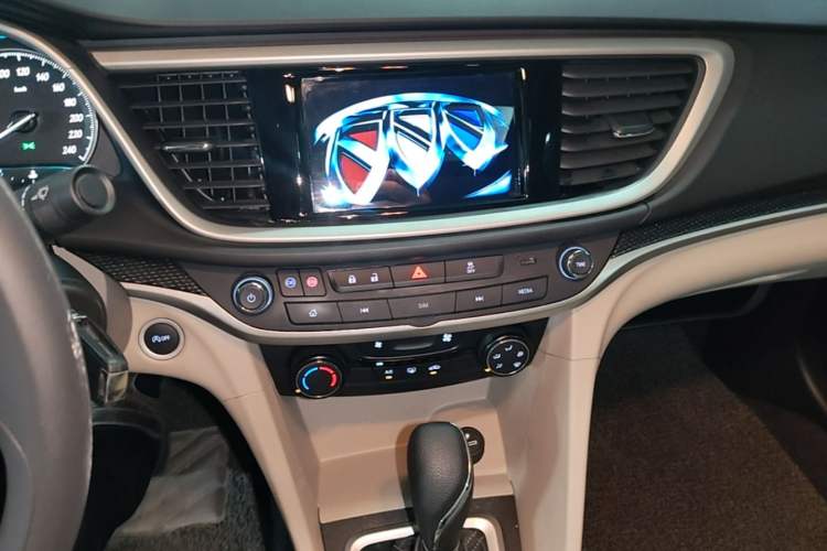 Used Buick GT 2021 Exemplar 1.5L Automatic Elite Version Audio And AC Panel