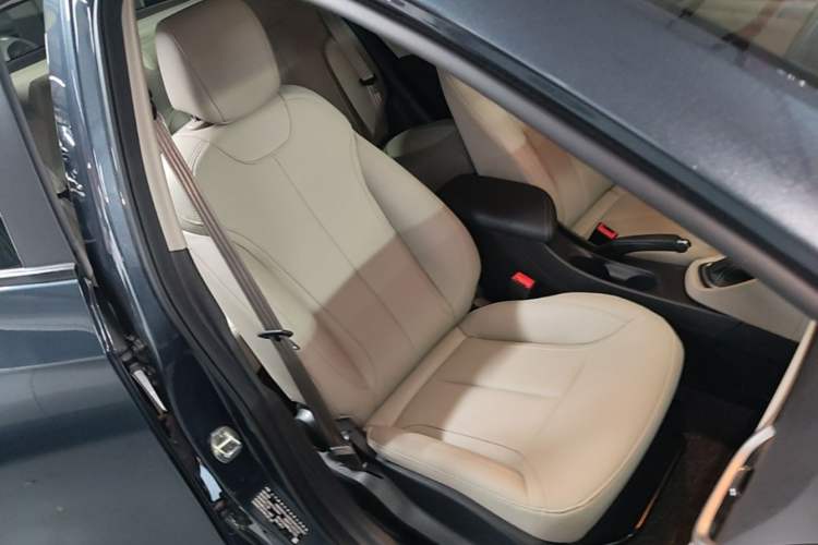 Used Buick GT 2021 Exemplar 1.5L Automatic Elite Version Right Front Seat