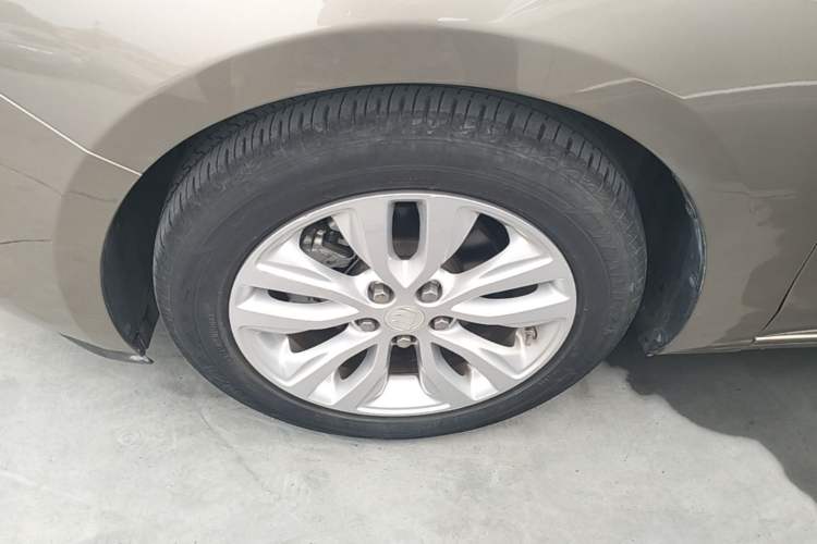 Used Buick GT 2021 Revised Version Flagship 1.5L Automatic Elite Edition Left Front Wheel Hub