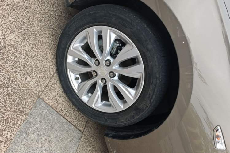 Used Buick GT 2021 Revised Version Flagship 1.5L Automatic Elite Edition Left Front Wheel Hub
