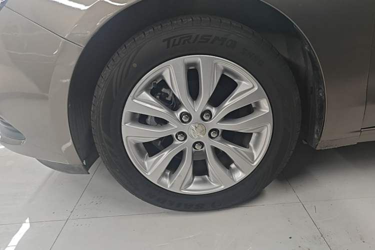 Used Buick GT 2021 Revised Version Flagship 1.5L Automatic Elite Edition Left Front Wheel Hub