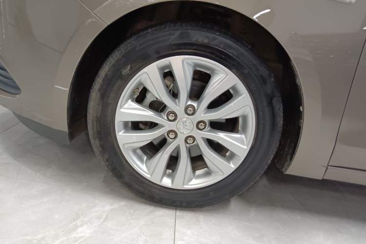 Used Buick GT 2021 Revised Version Flagship 1.5L Automatic Elite Edition Left Front Wheel Hub