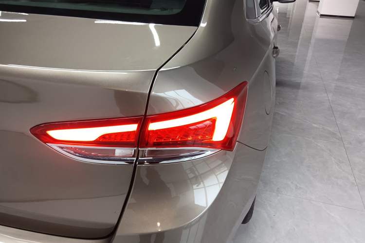 Used Buick GT 2021 Revised Version Flagship 1.5L Automatic Elite Edition Right Rear Taillight