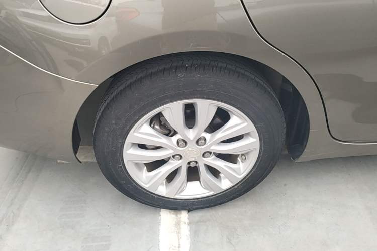 Used Buick GT 2021 Revised Version Flagship 1.5L Automatic Elite Edition Right Rear Wheel Hub