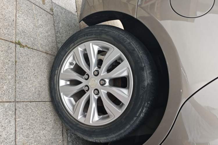 Used Buick GT 2021 Revised Version Flagship 1.5L Automatic Elite Edition Right Rear Wheel Hub