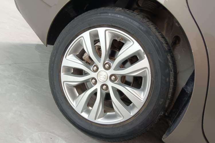 Used Buick GT 2021 Revised Version Flagship 1.5L Automatic Elite Edition Right Rear Wheel Hub
