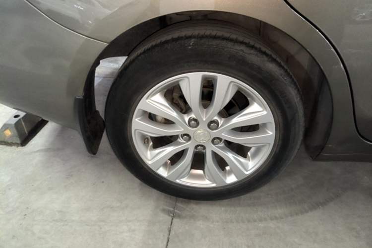 Used Buick GT 2021 Revised Version Flagship 1.5L Automatic Elite Edition Right Rear Wheel Hub