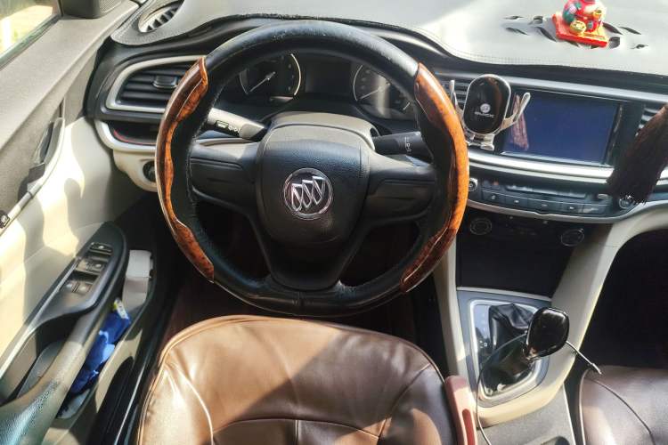 Used Buick GT 2021 Exemplar 1.5L Automatic Elite Version Steering Wheel