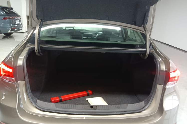 Used Buick GT 2021 Revised Version Flagship 1.5L Automatic Elite Edition Trunk