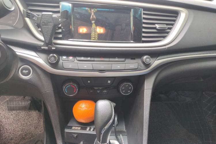 Used Buick GT 2021 Revised Version Flagship 1.5L Automatic Elite Edition Audio And AC Panel