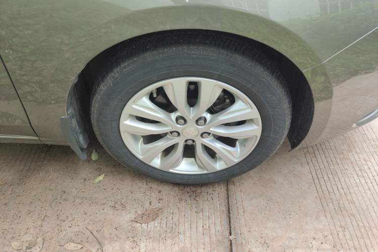 Used Buick GT 2021 Revised Version Flagship 1.5L Automatic Elite Edition Right Front Wheel Hub